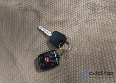 2001 Ford Escape Xlt from USA, damaged, VIN 1FMYU03111KF79156